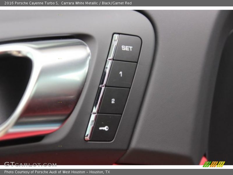 Carrara White Metallic / Black/Garnet Red 2016 Porsche Cayenne Turbo S