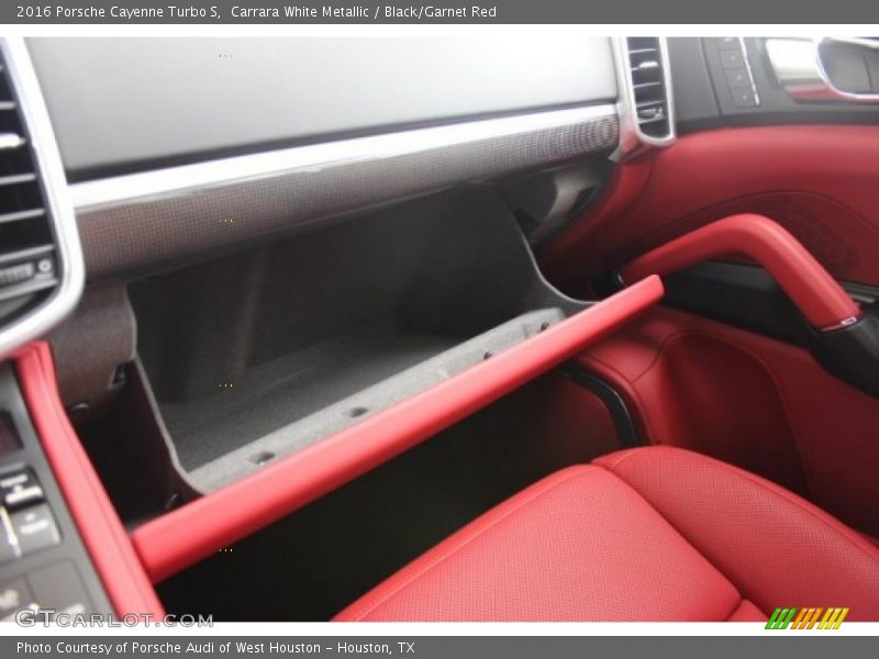 Carrara White Metallic / Black/Garnet Red 2016 Porsche Cayenne Turbo S