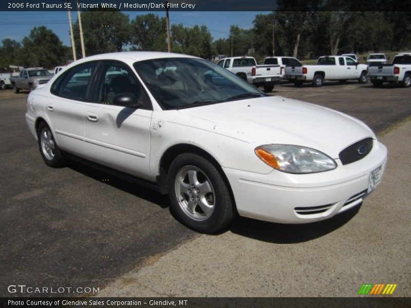 Vibrant White / Medium/Dark Flint Grey 2006 Ford Taurus SE