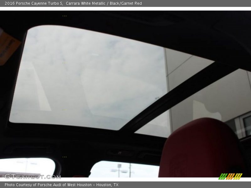 Sunroof of 2016 Cayenne Turbo S