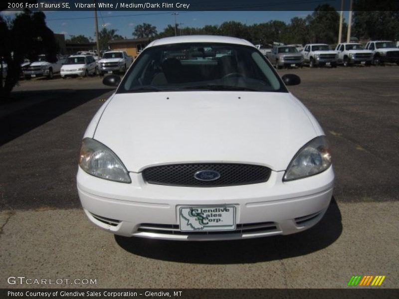 Vibrant White / Medium/Dark Flint Grey 2006 Ford Taurus SE