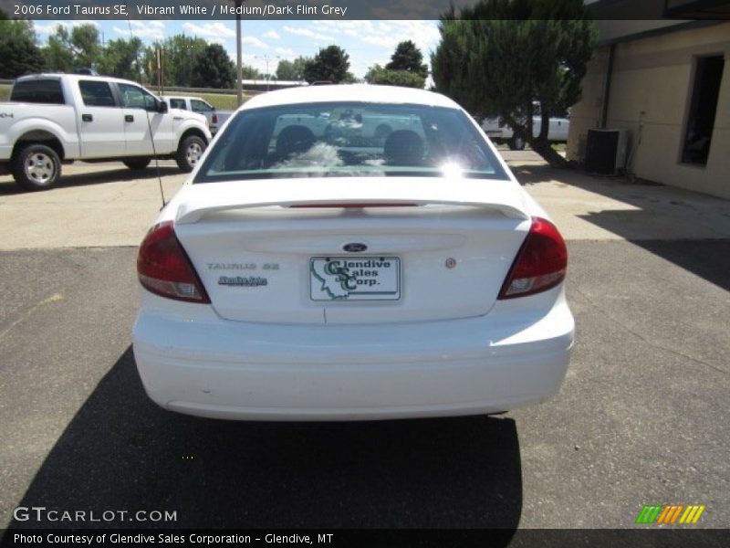 Vibrant White / Medium/Dark Flint Grey 2006 Ford Taurus SE
