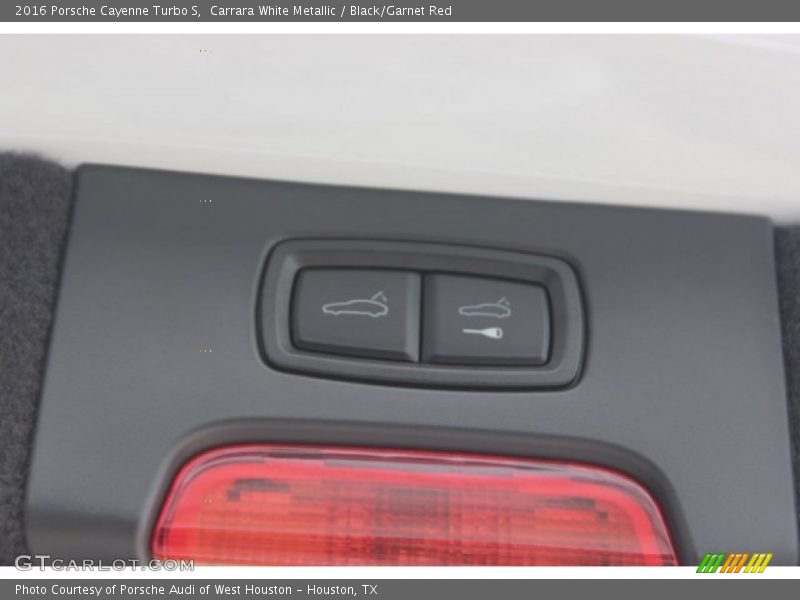 Carrara White Metallic / Black/Garnet Red 2016 Porsche Cayenne Turbo S