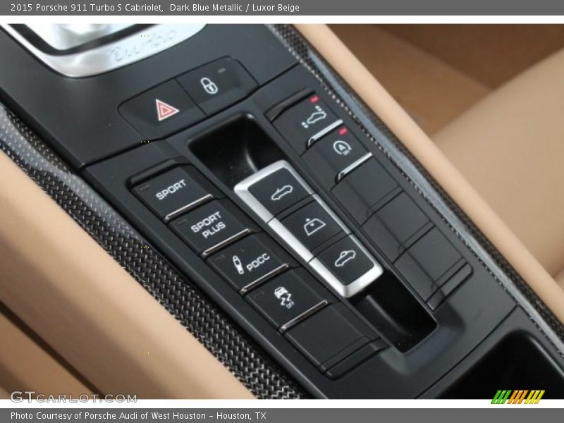 Controls of 2015 911 Turbo S Cabriolet