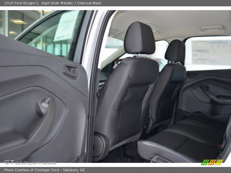 Ingot Silver Metallic / Charcoal Black 2016 Ford Escape S
