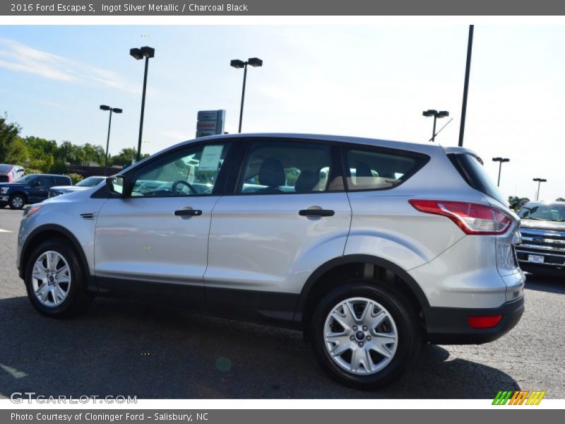 Ingot Silver Metallic / Charcoal Black 2016 Ford Escape S