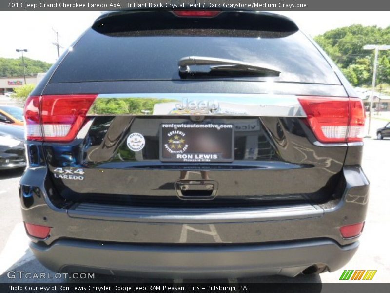 Brilliant Black Crystal Pearl / Dark Graystone/Medium Graystone 2013 Jeep Grand Cherokee Laredo 4x4