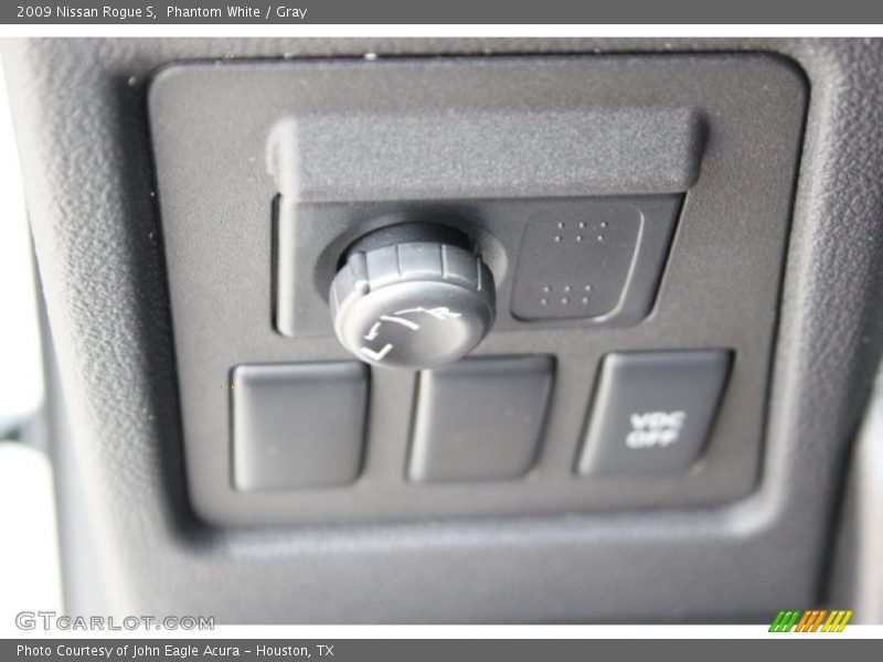 Phantom White / Gray 2009 Nissan Rogue S