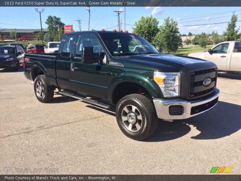 Front 3/4 View of 2013 F250 Super Duty XL SuperCab 4x4