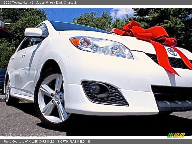 Super White / Dark Charcoal 2009 Toyota Matrix S