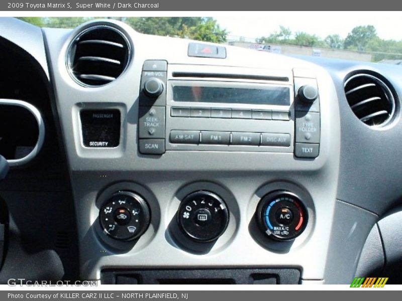 Super White / Dark Charcoal 2009 Toyota Matrix S