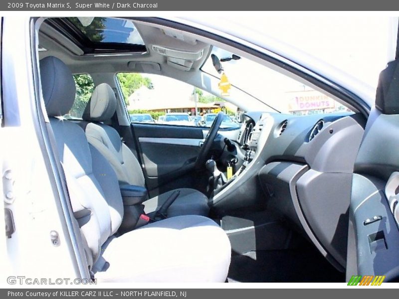 Super White / Dark Charcoal 2009 Toyota Matrix S