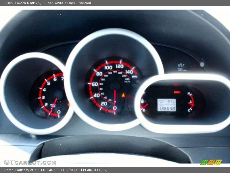 Super White / Dark Charcoal 2009 Toyota Matrix S