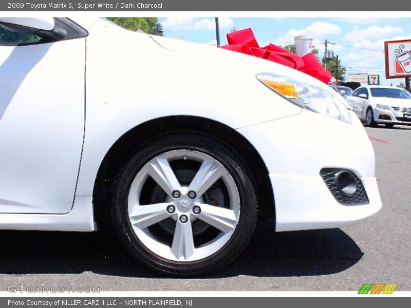 Super White / Dark Charcoal 2009 Toyota Matrix S