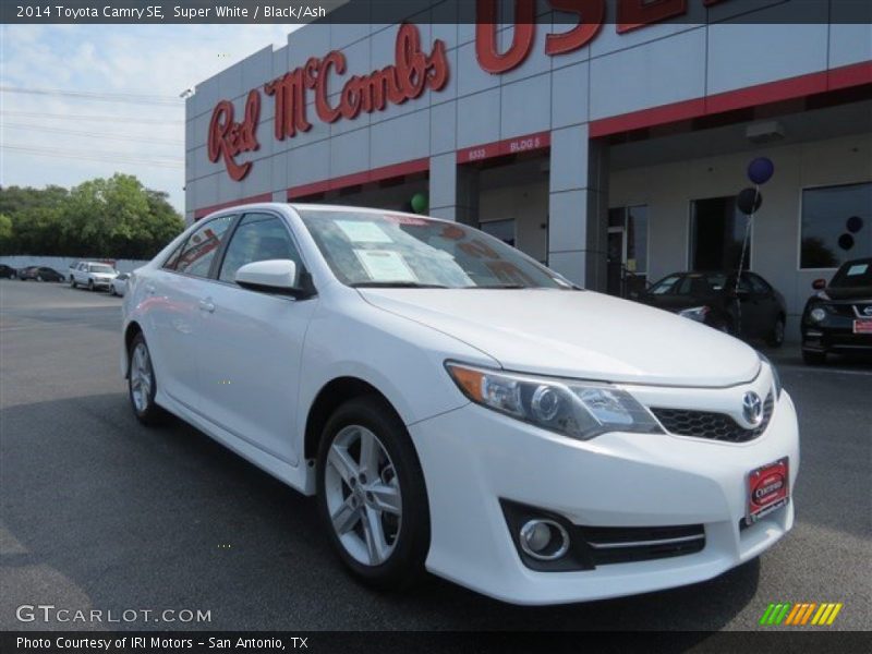 Super White / Black/Ash 2014 Toyota Camry SE