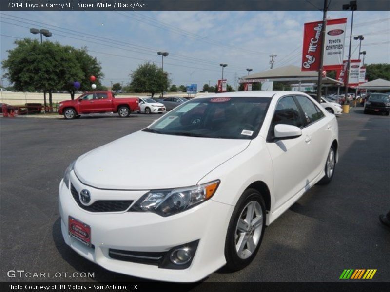 Super White / Black/Ash 2014 Toyota Camry SE