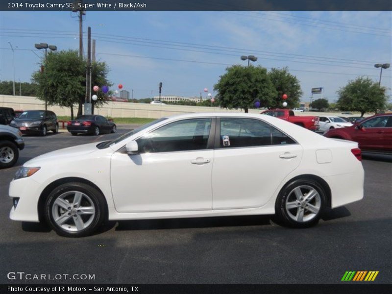 Super White / Black/Ash 2014 Toyota Camry SE
