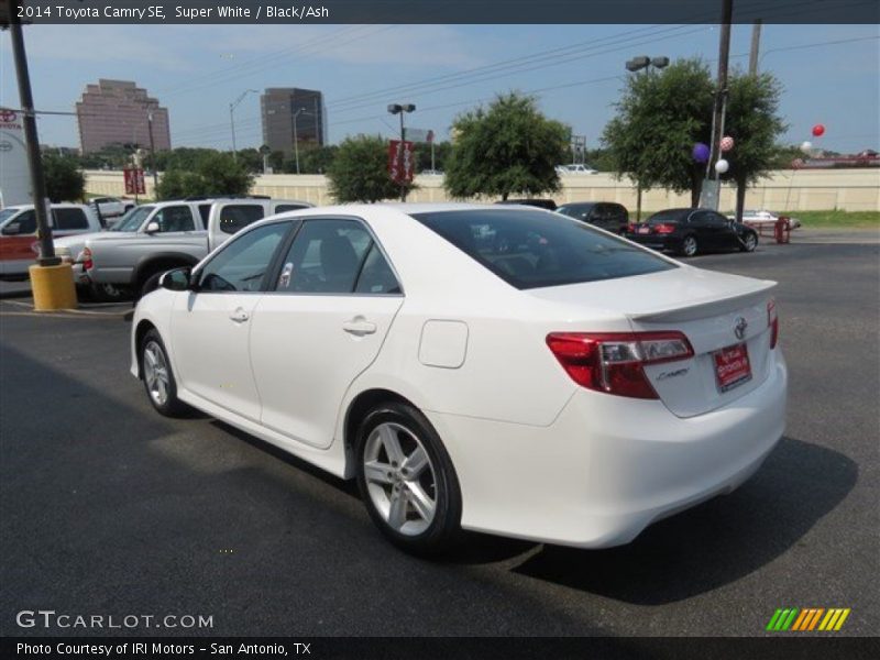 Super White / Black/Ash 2014 Toyota Camry SE
