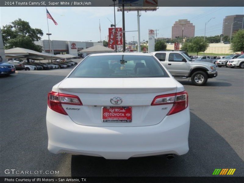 Super White / Black/Ash 2014 Toyota Camry SE