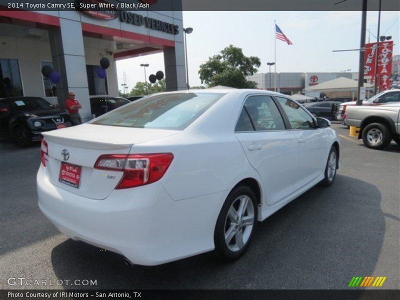Super White / Black/Ash 2014 Toyota Camry SE