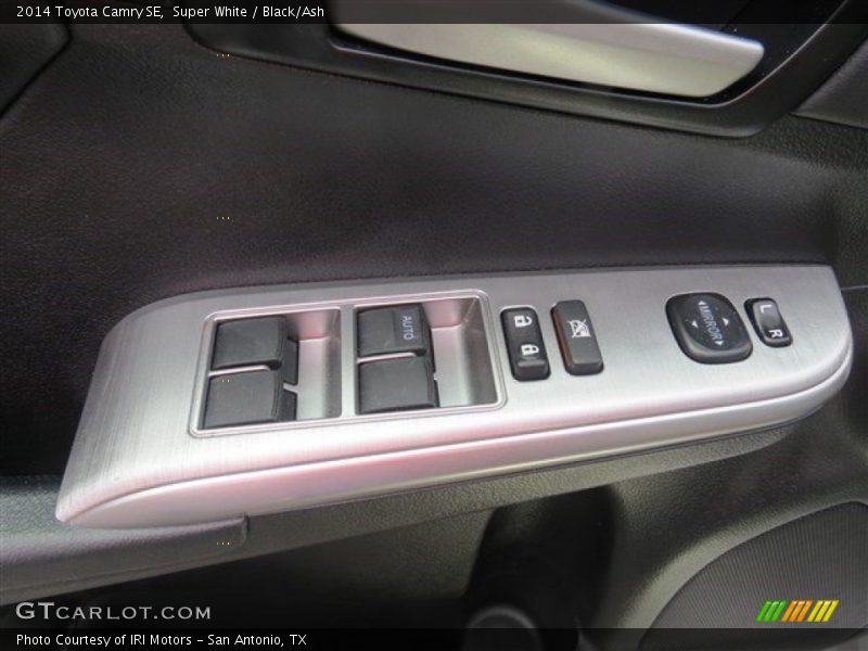Super White / Black/Ash 2014 Toyota Camry SE