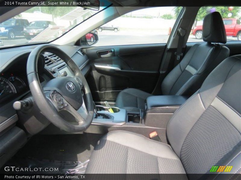 Super White / Black/Ash 2014 Toyota Camry SE