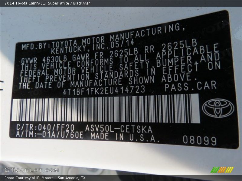 Super White / Black/Ash 2014 Toyota Camry SE