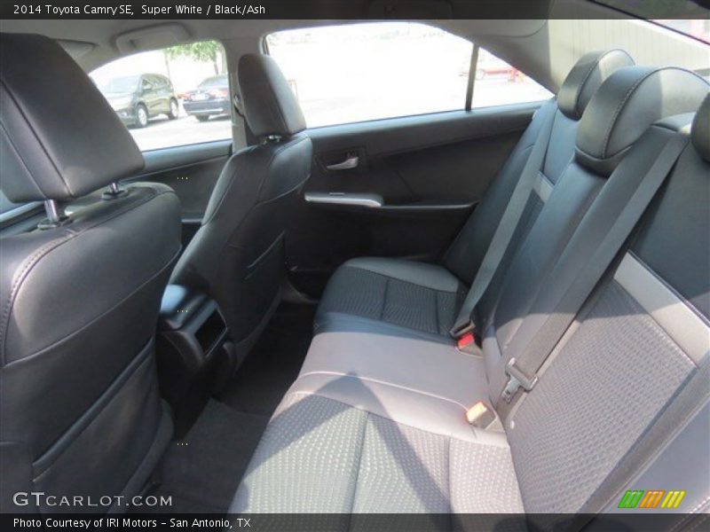 Super White / Black/Ash 2014 Toyota Camry SE