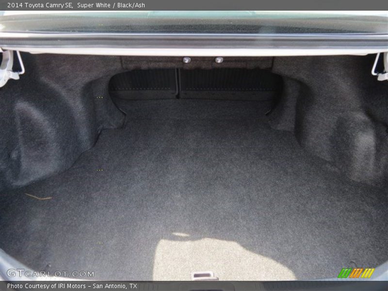 Super White / Black/Ash 2014 Toyota Camry SE