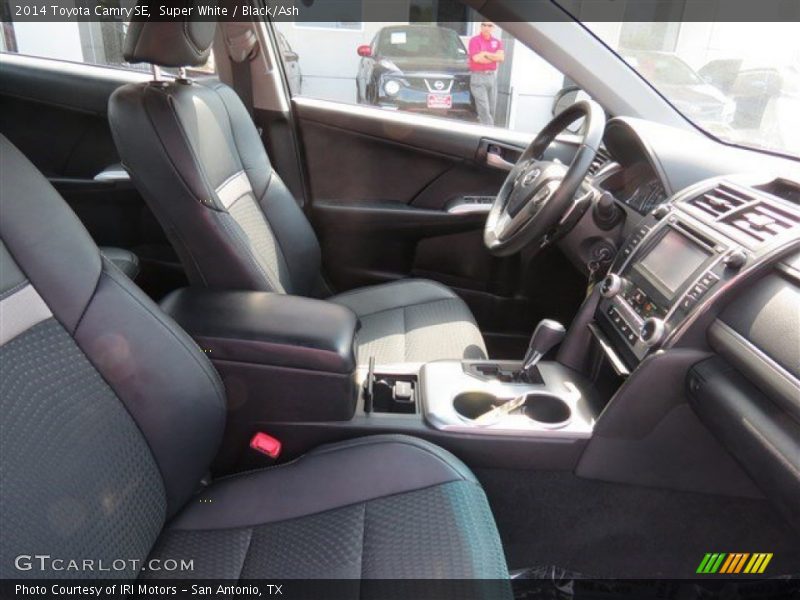 Super White / Black/Ash 2014 Toyota Camry SE
