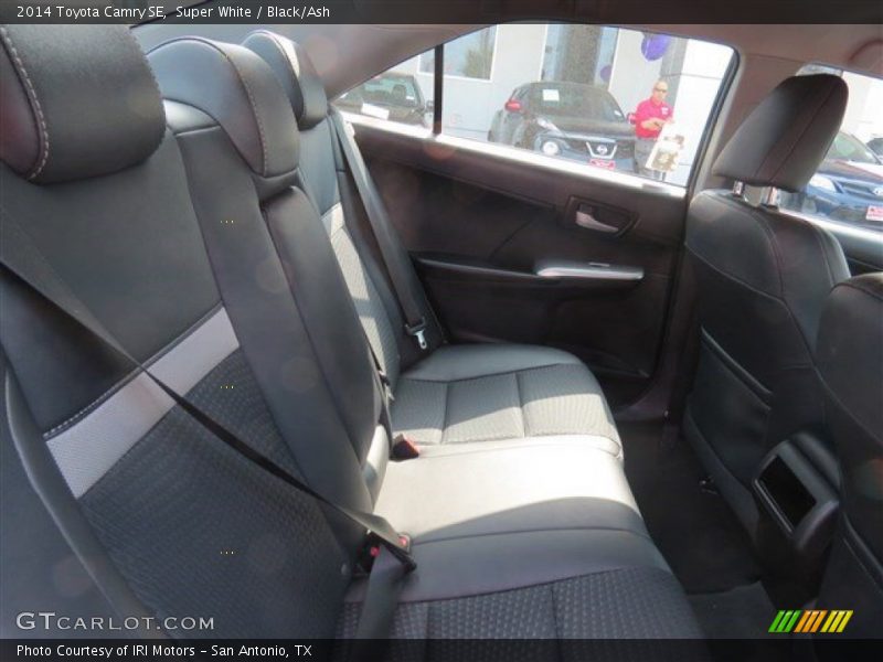 Super White / Black/Ash 2014 Toyota Camry SE