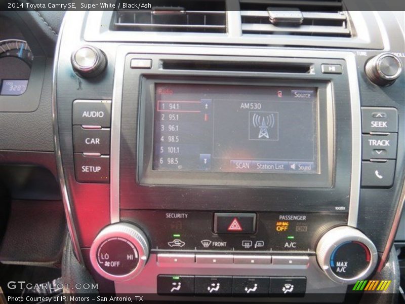 Super White / Black/Ash 2014 Toyota Camry SE