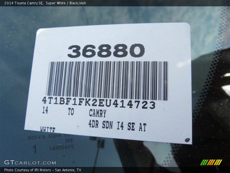 Super White / Black/Ash 2014 Toyota Camry SE