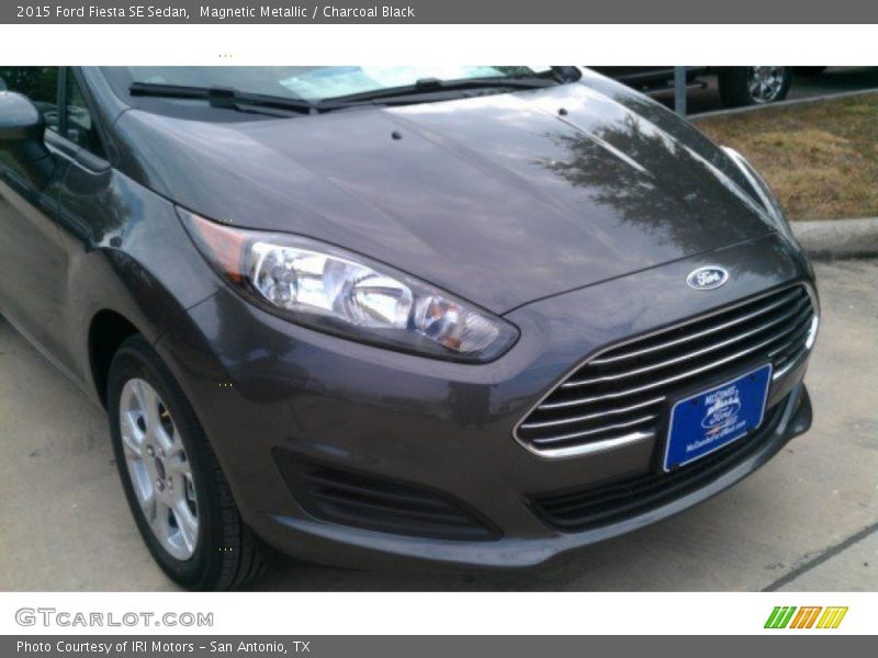 Magnetic Metallic / Charcoal Black 2015 Ford Fiesta SE Sedan