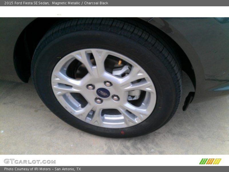 Magnetic Metallic / Charcoal Black 2015 Ford Fiesta SE Sedan