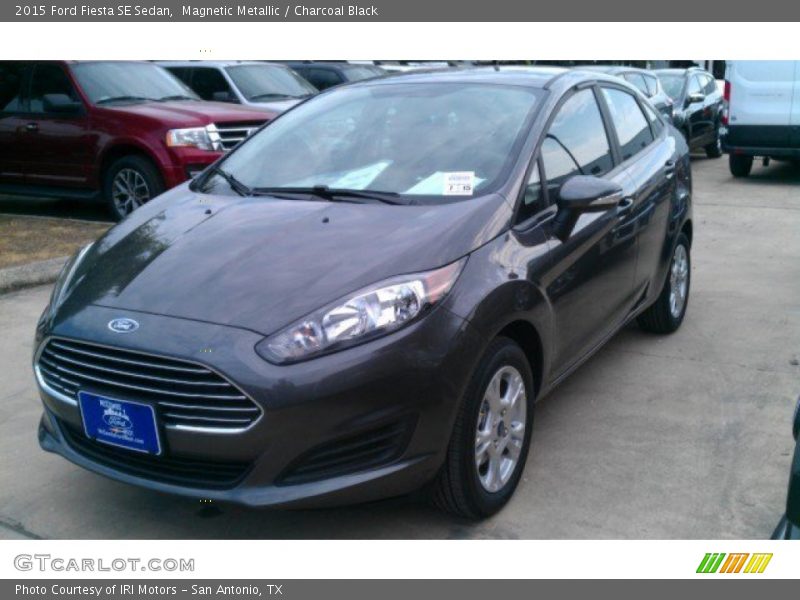 Magnetic Metallic / Charcoal Black 2015 Ford Fiesta SE Sedan