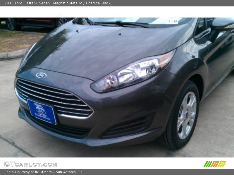 Magnetic Metallic / Charcoal Black 2015 Ford Fiesta SE Sedan