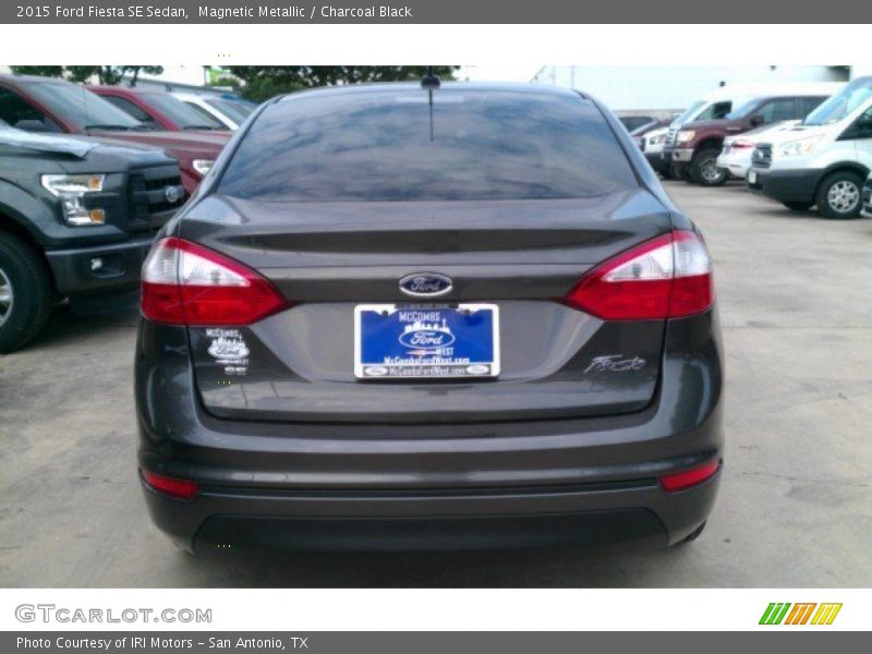Magnetic Metallic / Charcoal Black 2015 Ford Fiesta SE Sedan