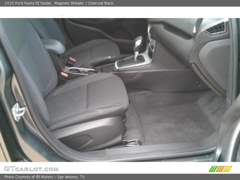 Magnetic Metallic / Charcoal Black 2015 Ford Fiesta SE Sedan