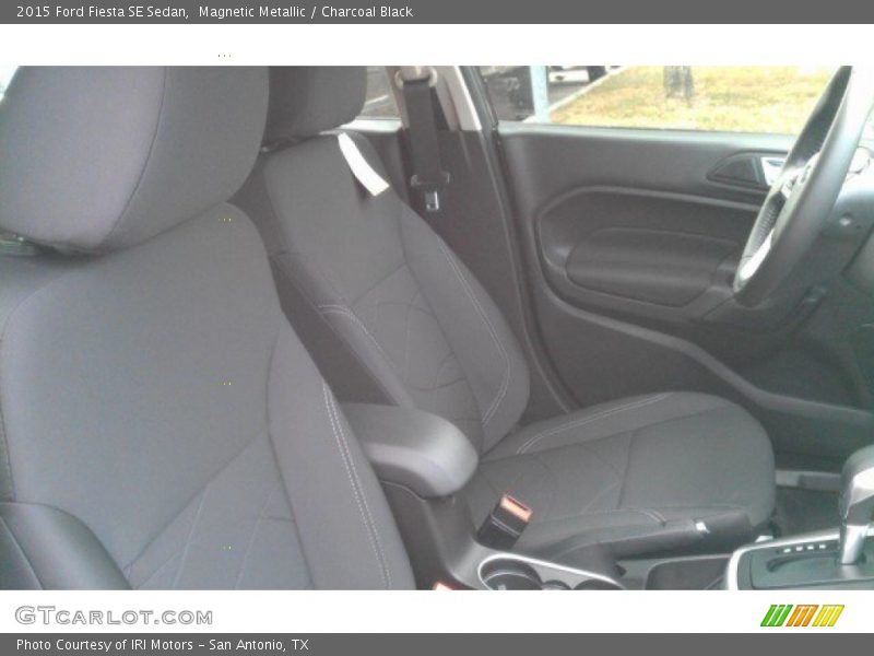 Magnetic Metallic / Charcoal Black 2015 Ford Fiesta SE Sedan