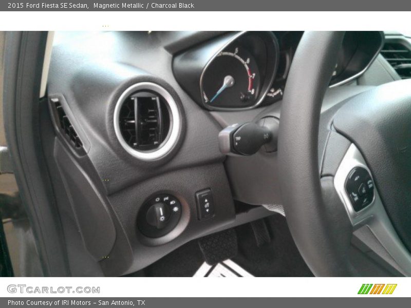 Magnetic Metallic / Charcoal Black 2015 Ford Fiesta SE Sedan
