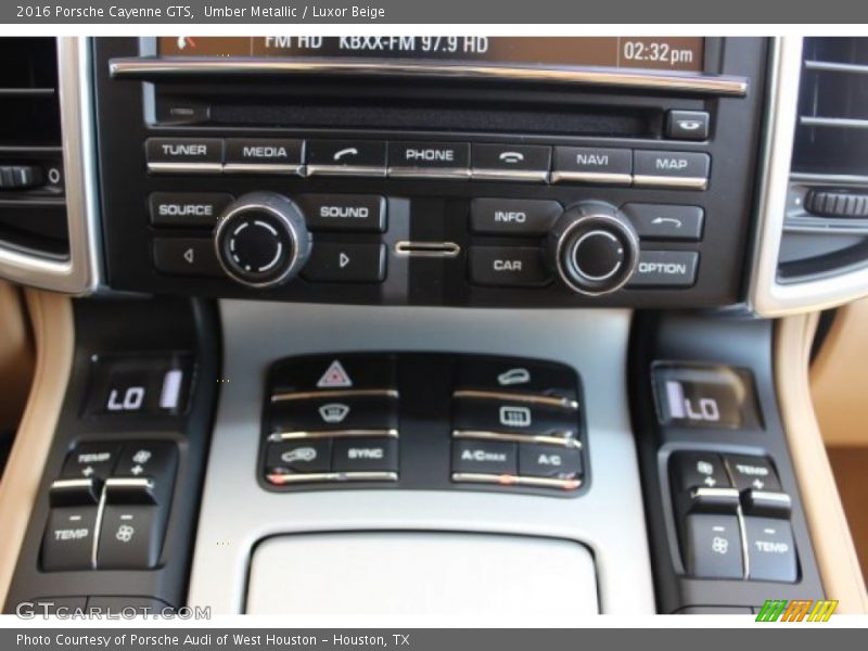 Controls of 2016 Cayenne GTS