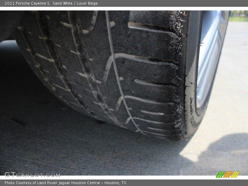 Sand White / Luxor Beige 2011 Porsche Cayenne S