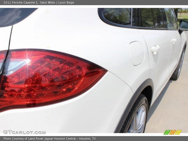 Sand White / Luxor Beige 2011 Porsche Cayenne S