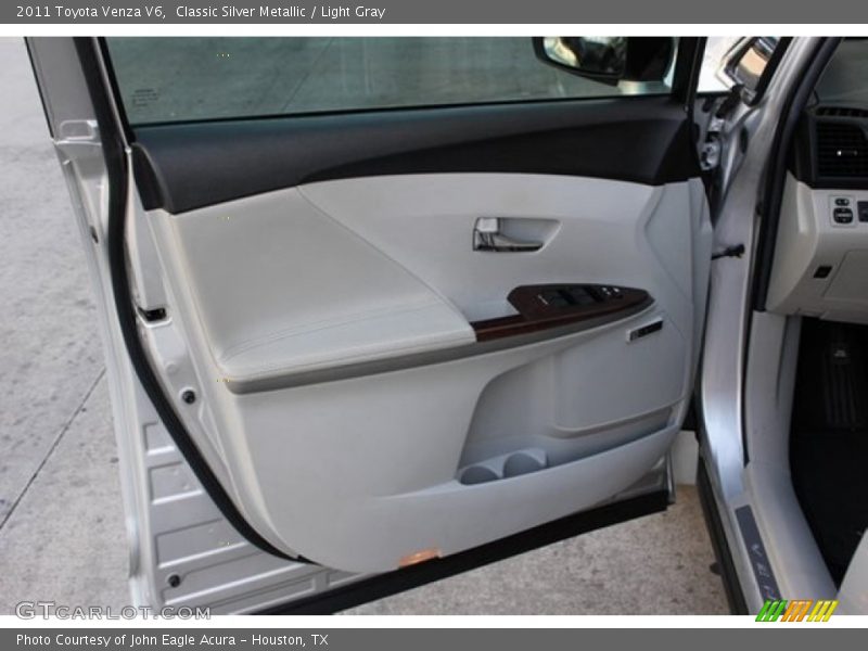 Classic Silver Metallic / Light Gray 2011 Toyota Venza V6