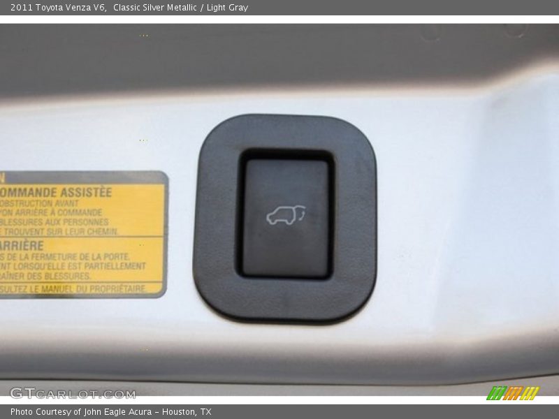 Classic Silver Metallic / Light Gray 2011 Toyota Venza V6