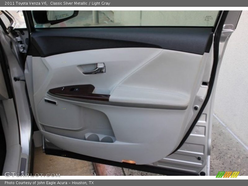 Classic Silver Metallic / Light Gray 2011 Toyota Venza V6
