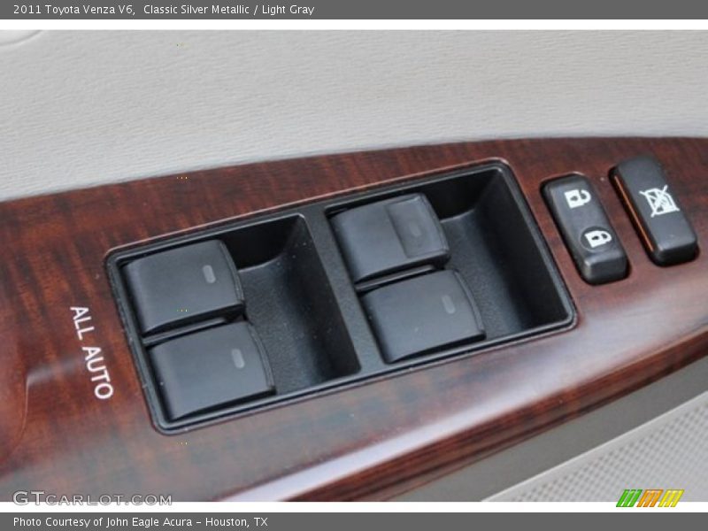 Classic Silver Metallic / Light Gray 2011 Toyota Venza V6