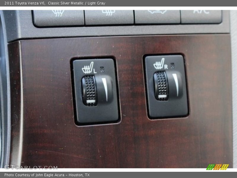 Classic Silver Metallic / Light Gray 2011 Toyota Venza V6