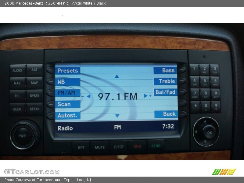 Arctic White / Black 2008 Mercedes-Benz R 350 4Matic